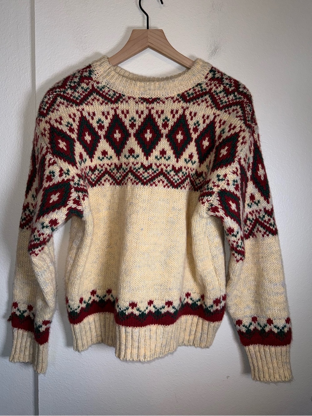 HANDKNIT vintage wool blend faire aisle pattern chunky knit Christmas sweater M